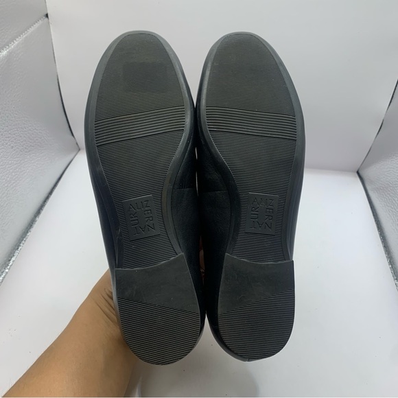 Naturalizer loafers, women's size 6.5M black snake skin detail flats leather - Picture 6 of 9